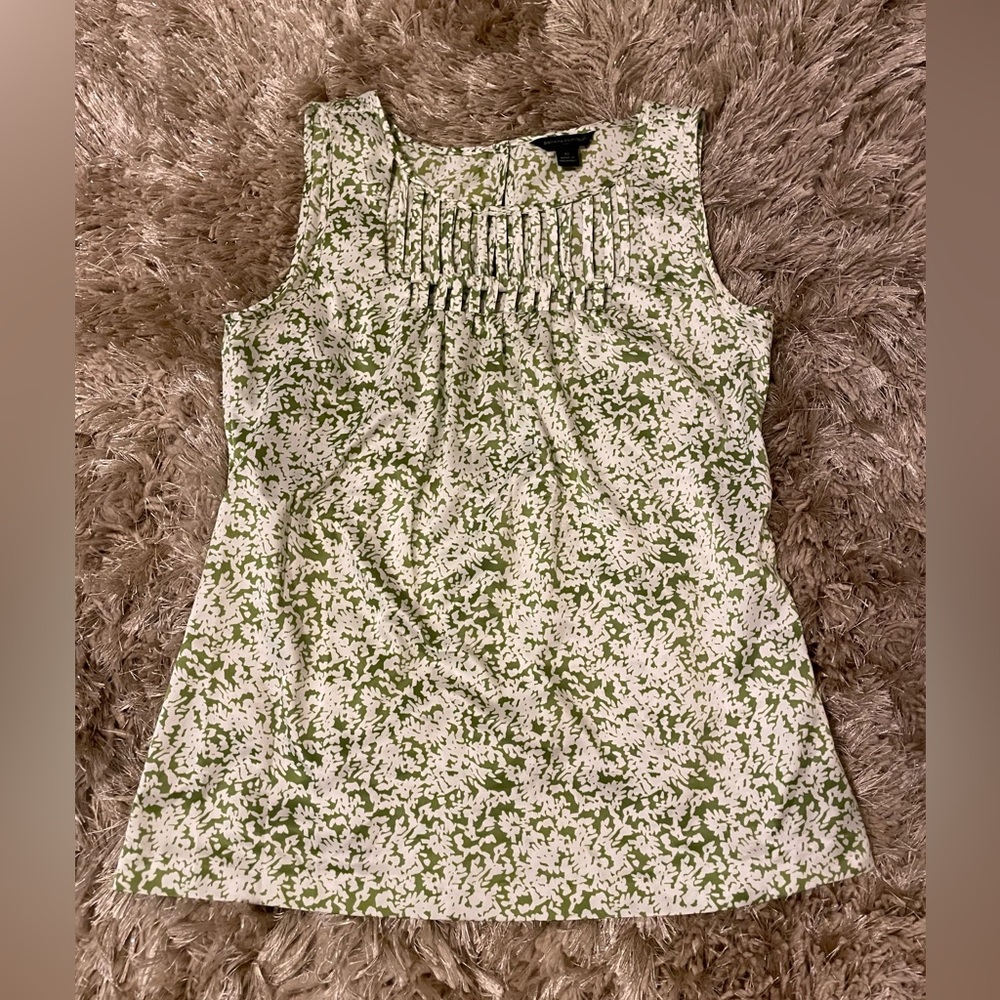 Banana Republic Green and White Patterned Blouse